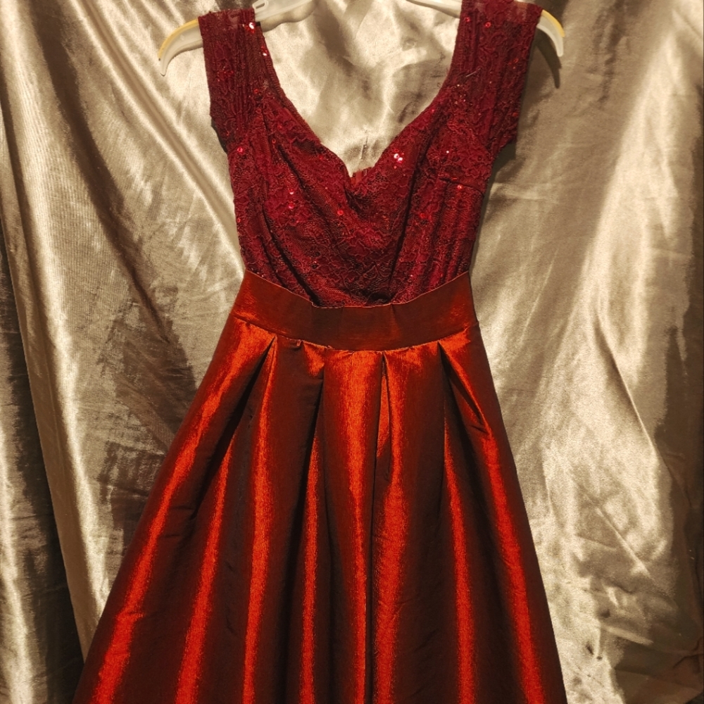 Maroon fancy dress, size 0 gorgeous dress